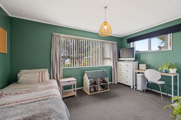 Photo of property in 11 Pohutukawa Drive, Opunake, 4616