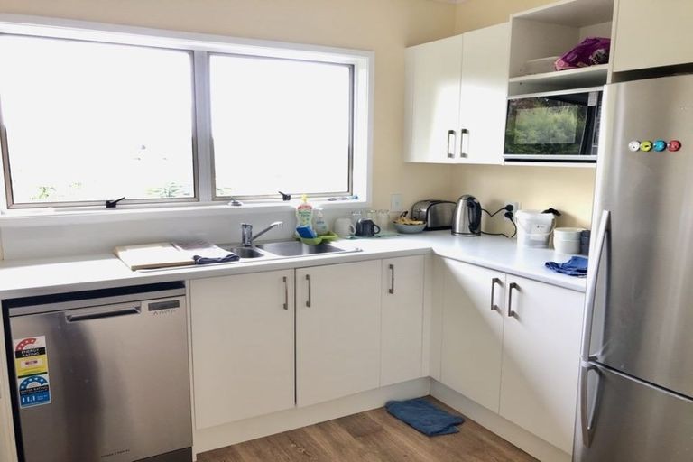 Photo of property in 2/104 Carlisle Road, Browns Bay, Auckland, 0632