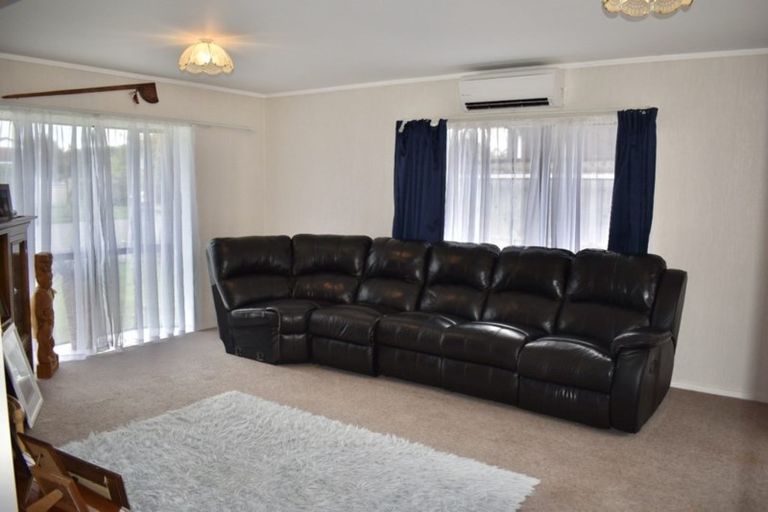 Photo of property in 12 Renata Road, Otaki, 5512