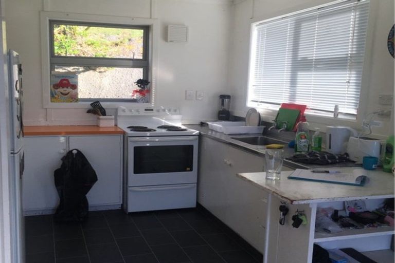 Photo of property in 2/63 Mandalay Terrace, Khandallah, Wellington, 6035