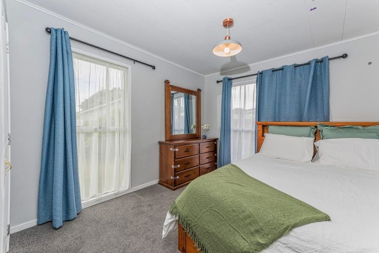 Photo of property in 140 Colwill Road, Massey, Auckland, 0614