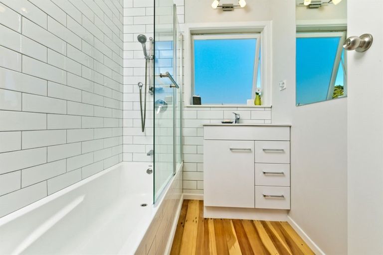 Photo of property in 38 Woodside Road, Massey, Auckland, 0614