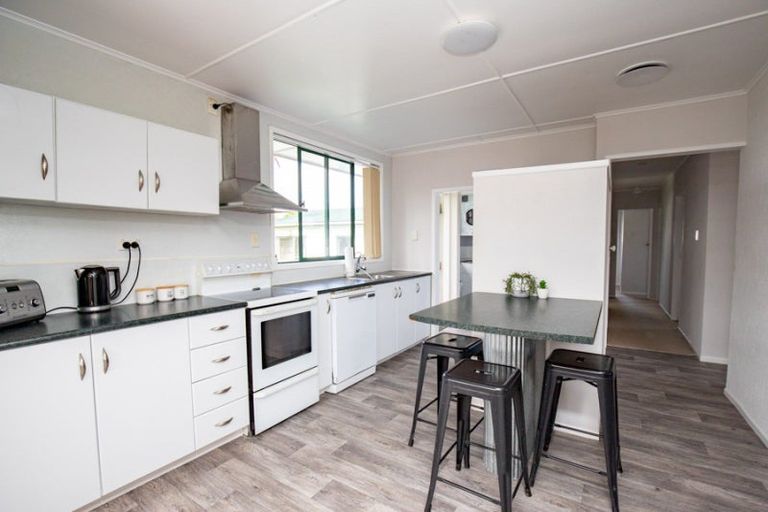 Photo of property in 28 Orchard East Road, Ngatea, 3503