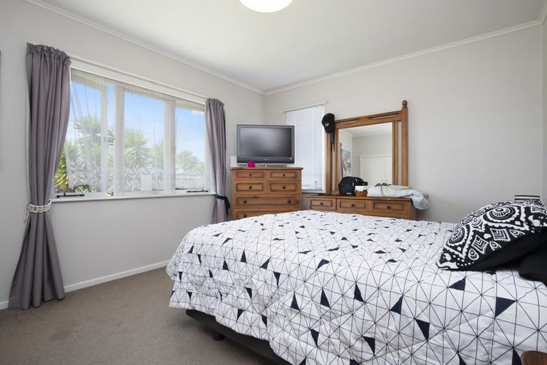 Photo of property in 1/1 Edmund Hillary Avenue, Papakura, 2110