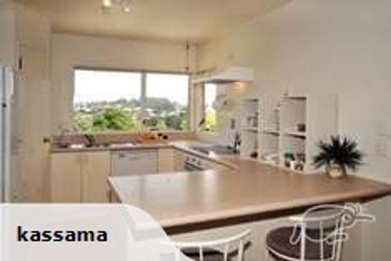 Photo of property in 12 Mandeville Place, Unsworth Heights, Auckland, 0632