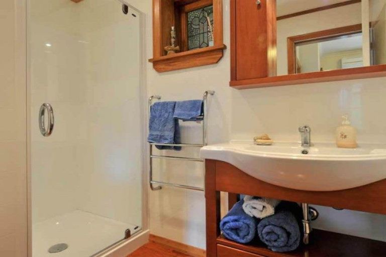 Photo of property in 10 Matai Terrace, Eastbourne, Lower Hutt, 5013