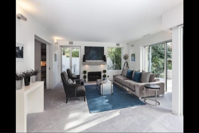 Photo of property in 8 Saint Barnabas Lane, Fendalton, Christchurch, 8052