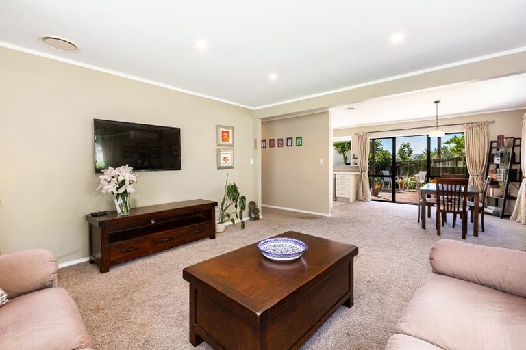 Photo of property in 61 Albatross Close, Whitby, Porirua, 5024