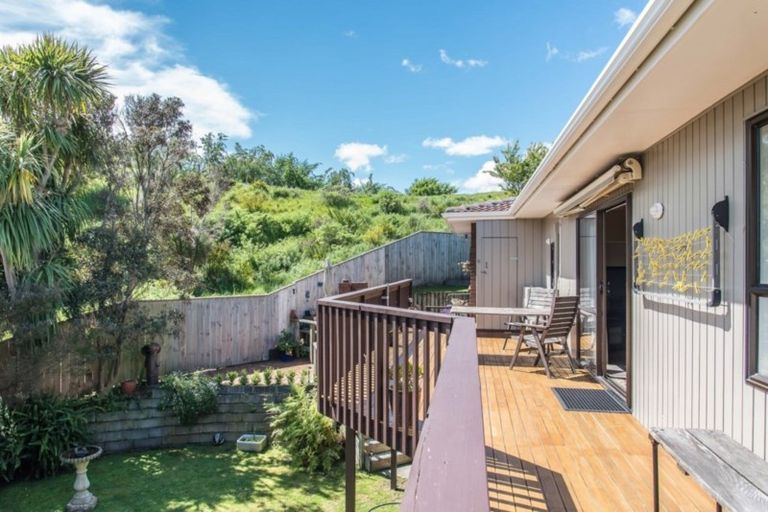 Photo of property in 16 Nugget Grove, Raumati Beach, Paraparaumu, 5032