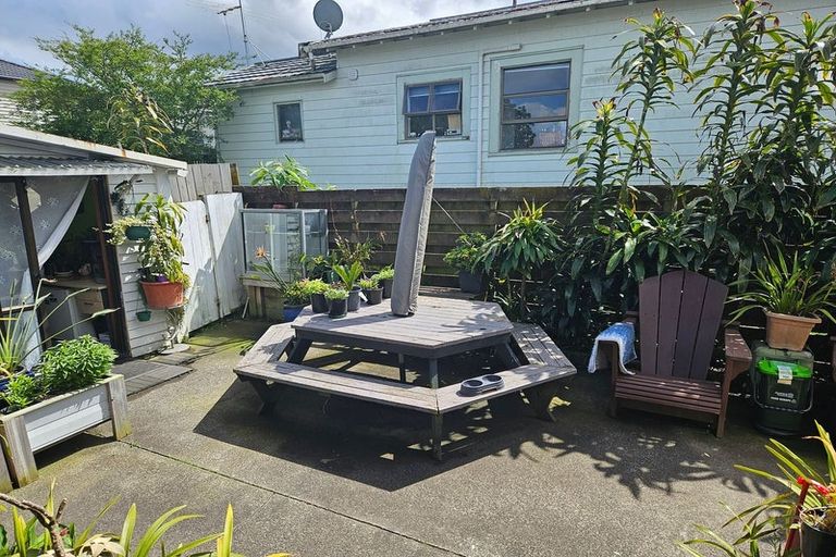 Photo of property in 43 Margaret Road, Papatoetoe, Auckland, 2025