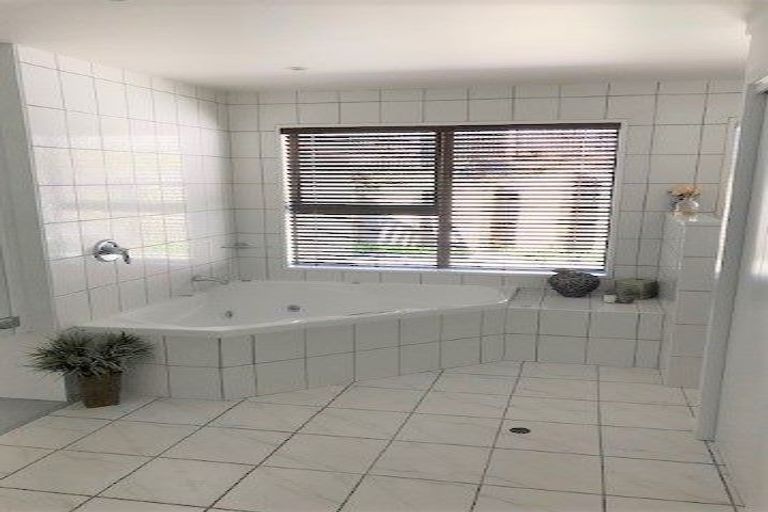 Photo of property in 3 Oak Avenue, Paremata, Porirua, 5024