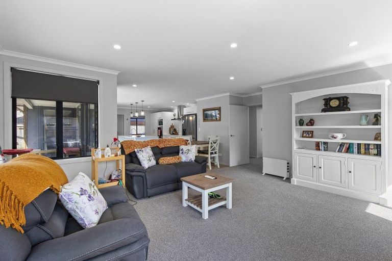 Photo of property in 5 Angus Place, Carterton, 5713