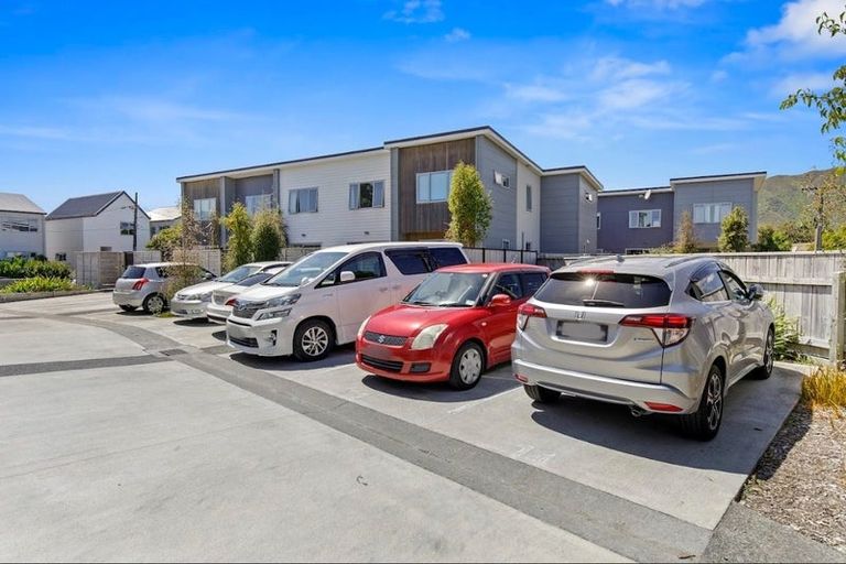 Photo of property in 12 Harena Way, Moera, Lower Hutt, 5010