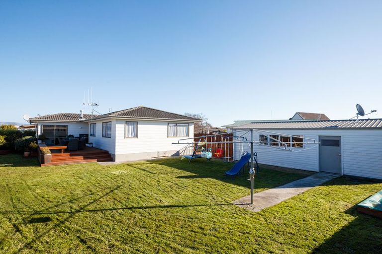 Photo of property in 15 Cumberland Place, Kelvin Grove, Palmerston North, 4414