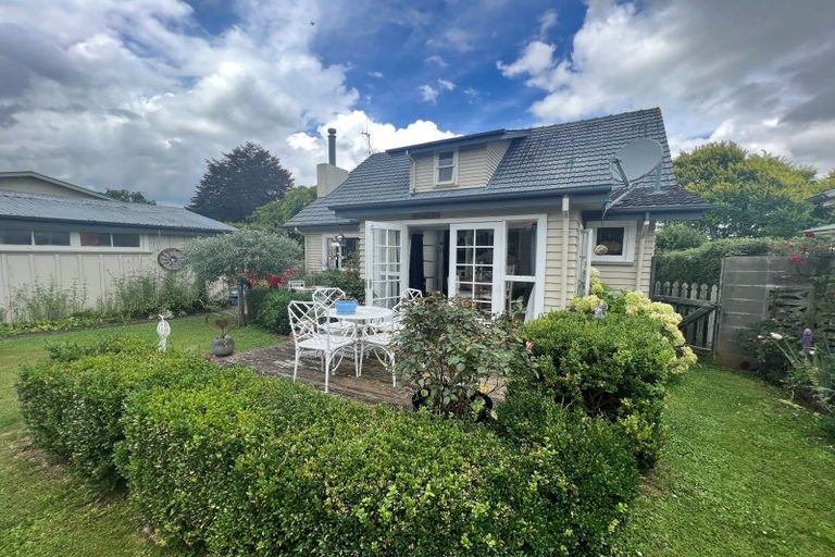 Photo of property in 34 Queen Street, Dannevirke, 4930