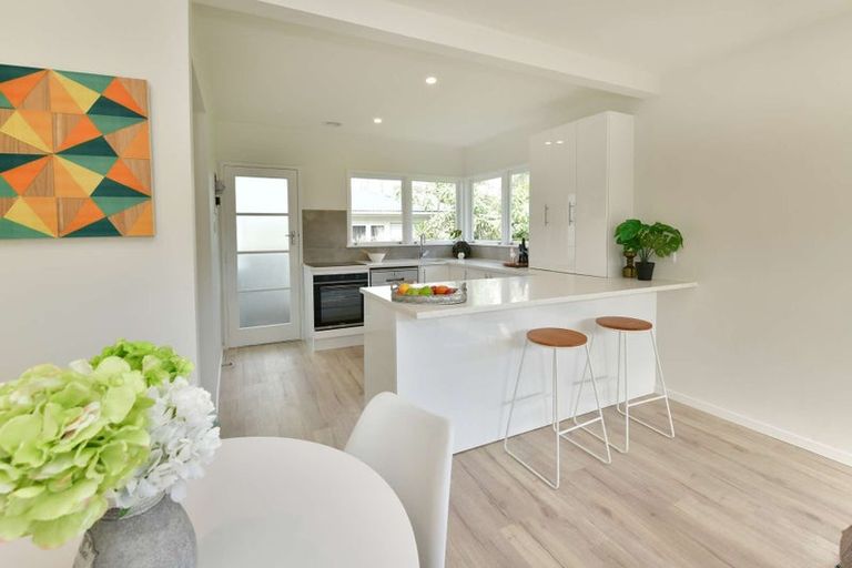 Photo of property in 2/5 Margaret Place, Milford, Auckland, 0620