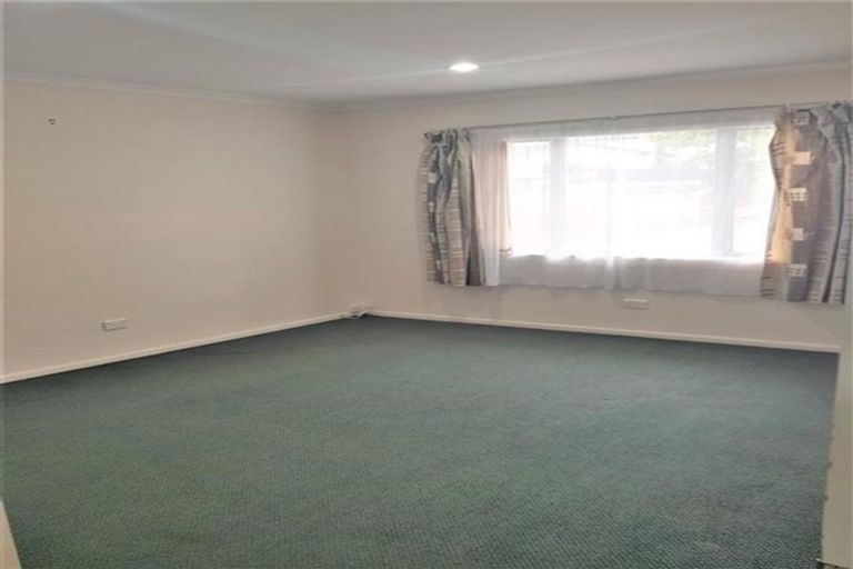 Photo of property in 3 Trotting Terrace, Fairview Heights, Auckland, 0632