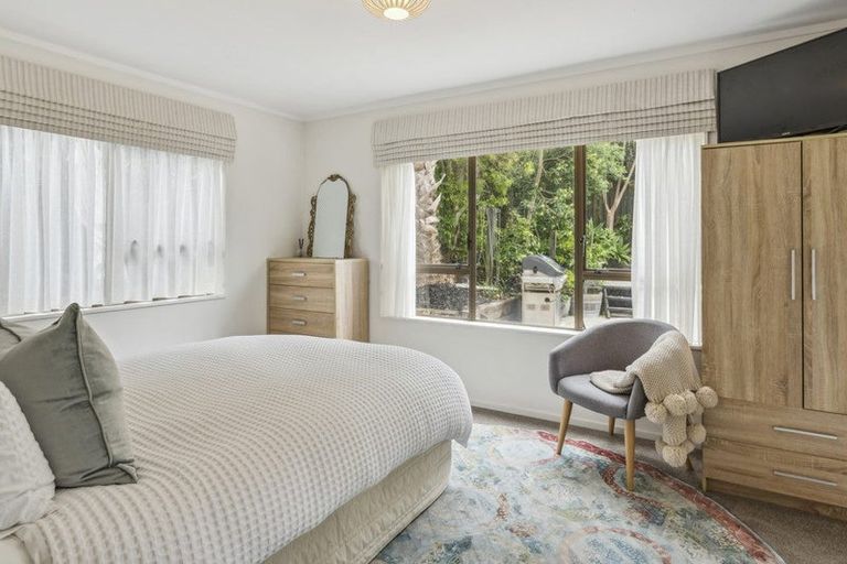 Photo of property in 2/946 Beach Road, Waiake, Auckland, 0630