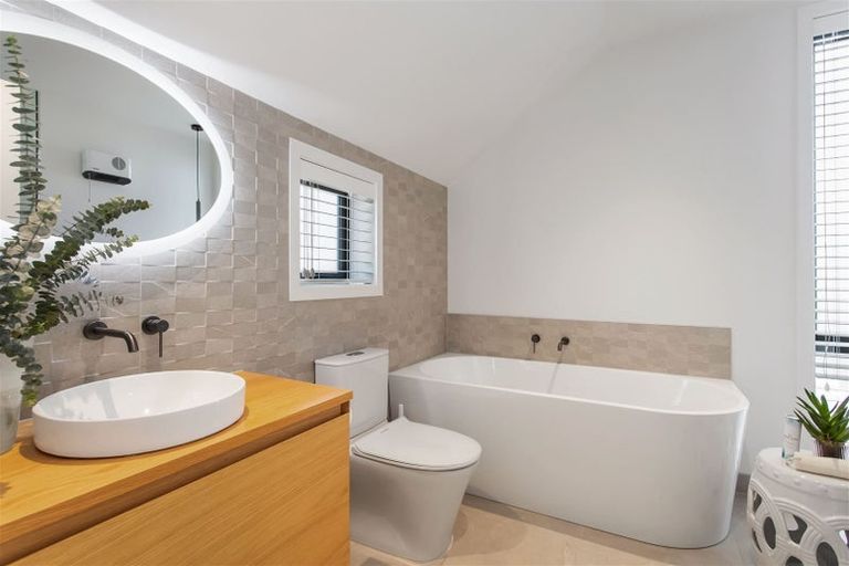 Photo of property in 86 Wairakei Road, Bryndwr, Christchurch, 8052