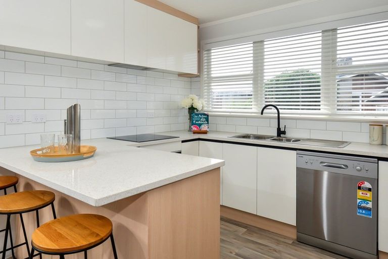 Photo of property in 10 Bremridge Place, Melville, Hamilton, 3206