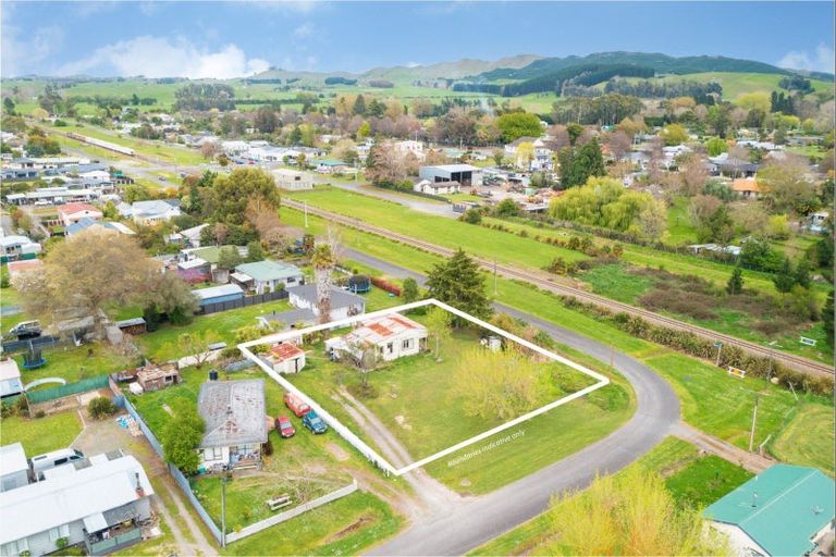 Photo of property in 18 Williams Street, Otane, 4202