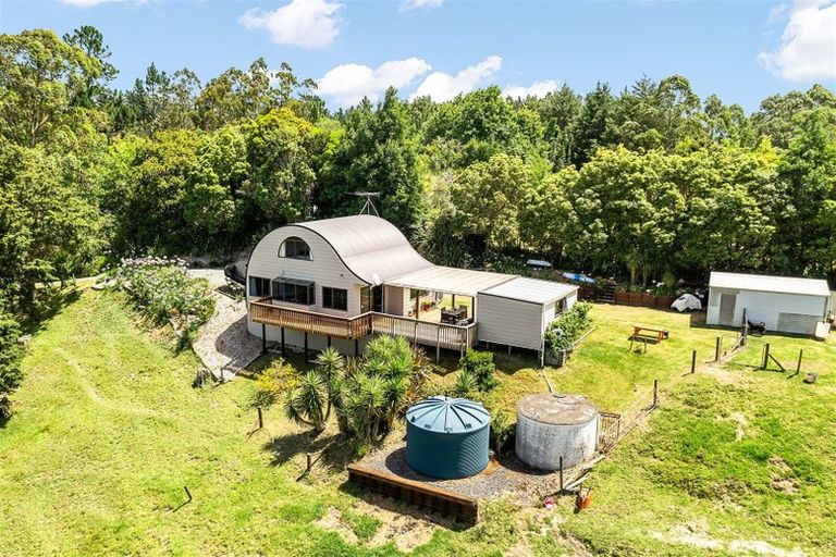Photo of property in 307 Whananaki North Road, Opuawhanga, Hikurangi, 0181