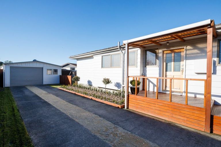 Photo of property in 15 Cumberland Place, Kelvin Grove, Palmerston North, 4414