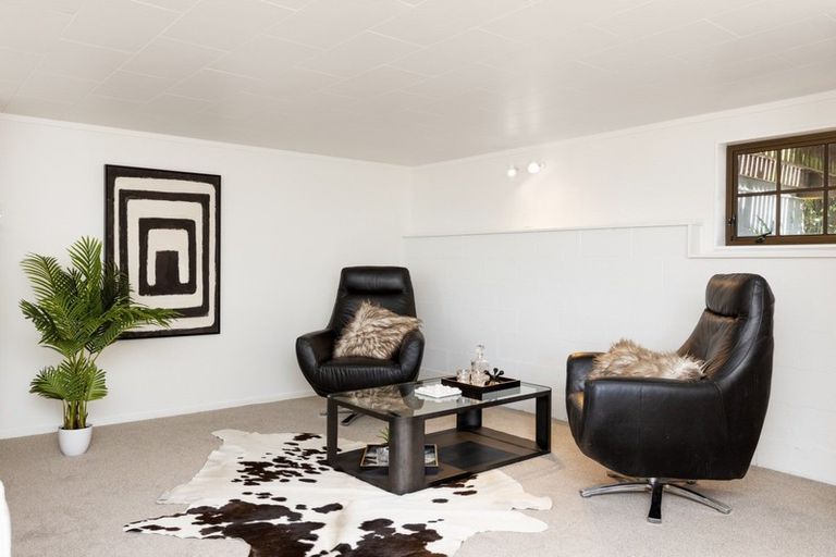 Photo of property in 25 Enfield Road, Hospital Hill, Napier, 4110