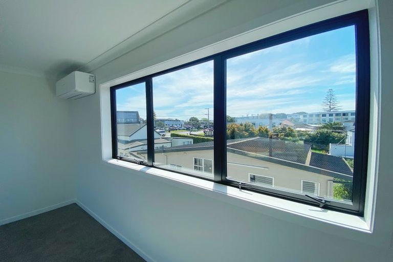 Photo of property in 37c Forrest Hill Road, Milford, Auckland, 0620