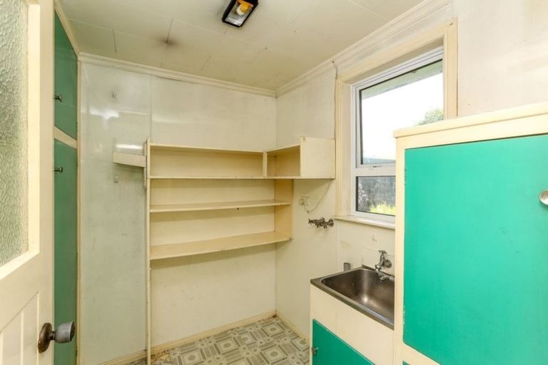 Photo of property in 6 Union Street, Merrilands, New Plymouth, 4312