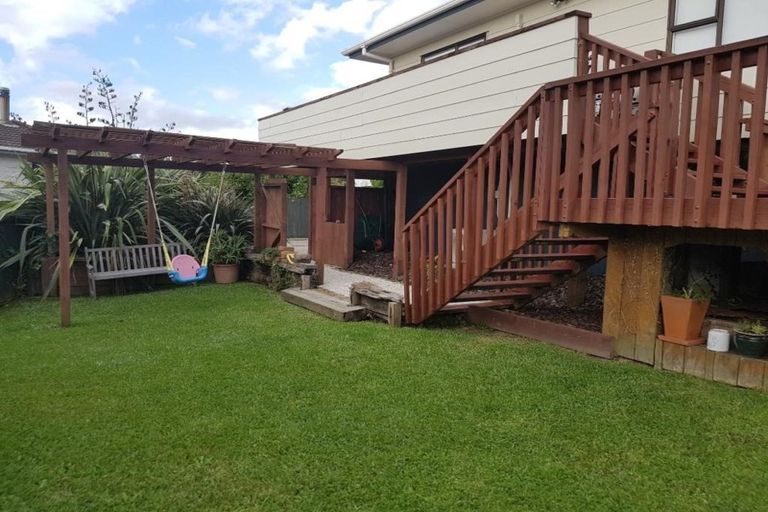 Photo of property in 2/25 Clearview Heights, Ranui, Auckland, 0612