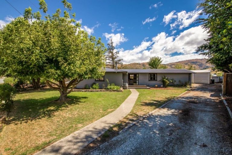 Photo of property in 22 Dunstan Street, Clyde, 9330