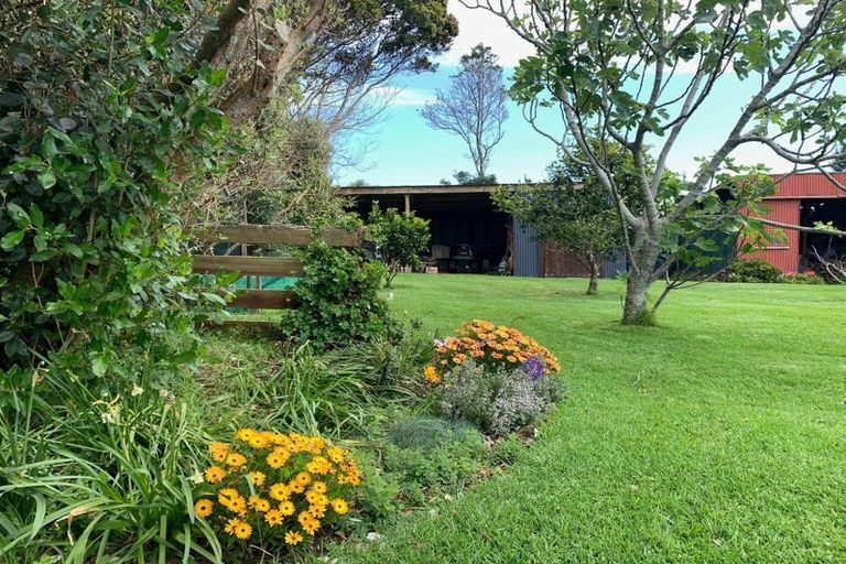 Photo of property in 3205 South Head Road, South Head, Helensville, 0874