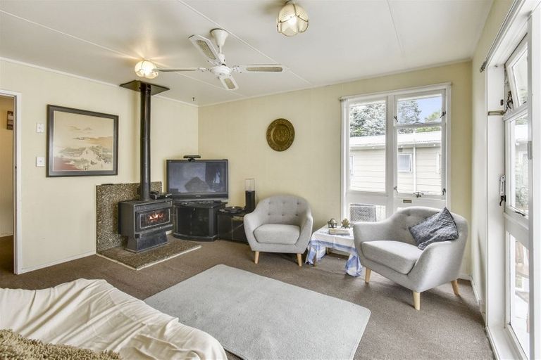 Photo of property in 2 Dulcie Place, Red Hill, Papakura, 2110