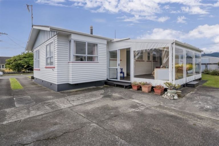 Photo of property in 18 Bledisloe Street, Levin, 5510