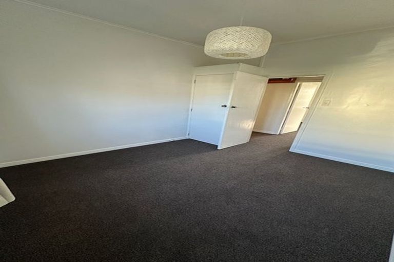 Photo of property in 2 Moorefield Road, Johnsonville, Wellington, 6037