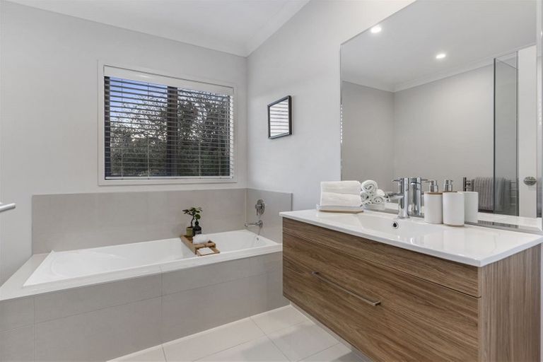 Photo of property in 21 Channel Road, Campbells Bay, Auckland, 0630