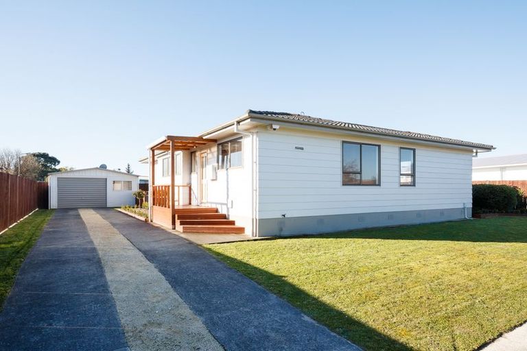 Photo of property in 15 Cumberland Place, Kelvin Grove, Palmerston North, 4414