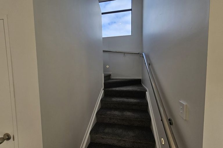 Photo of property in 4f Hepburn Road, Glendene, Auckland, 0602