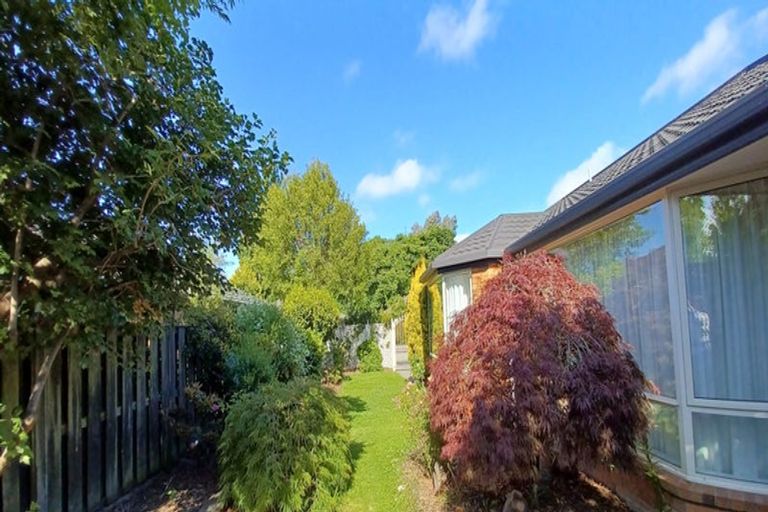 Photo of property in 2 Castle Way, Beckenham, Christchurch, 8023