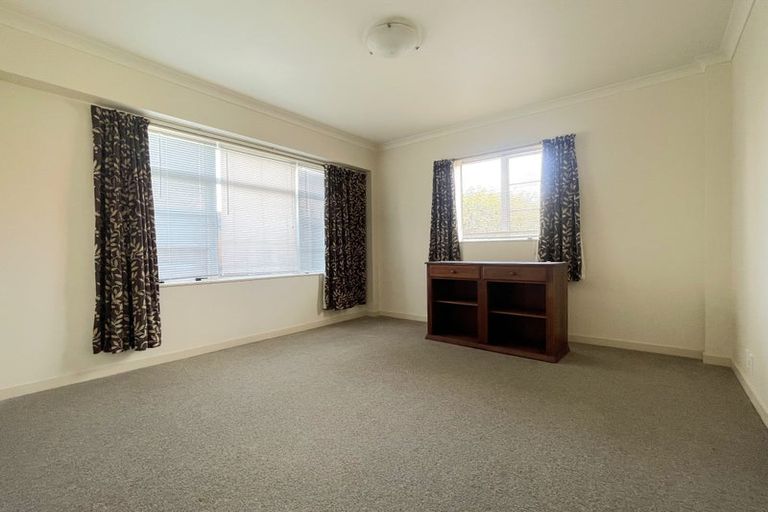 Photo of property in 539-541 Featherston Street, Roslyn, Palmerston North, 4414