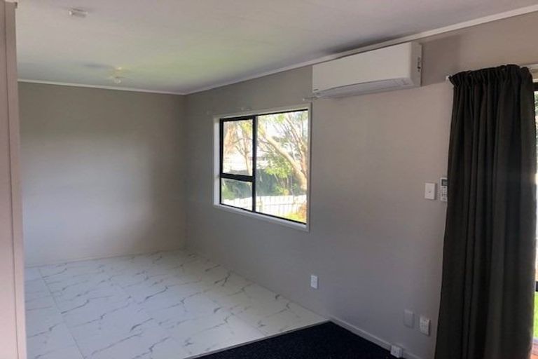 Photo of property in 15a Secretariat Place, Randwick Park, Auckland, 2105