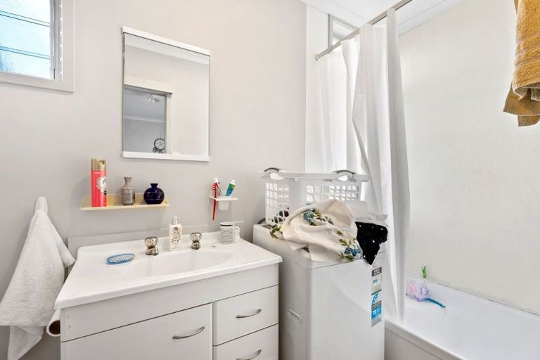 Photo of property in 14 Donald Street, Regent, Whangarei, 0112