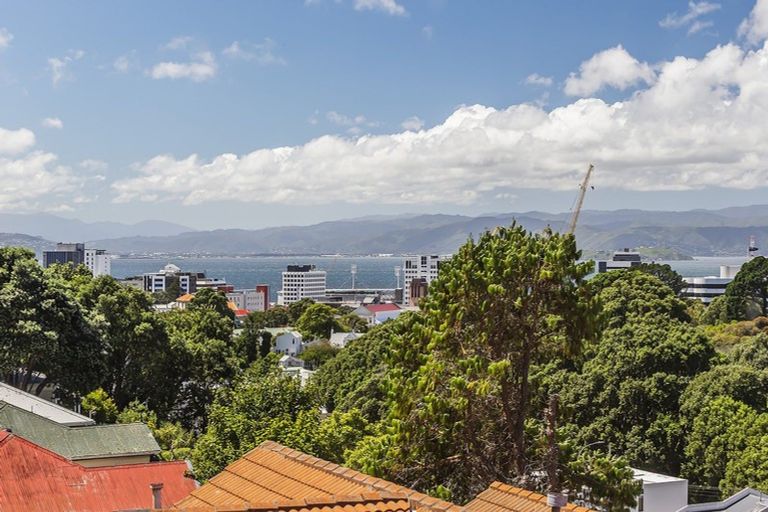 Photo of property in 2/14c Glenmore Street, Thorndon, Wellington, 6011