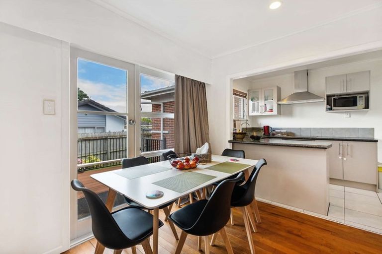 Photo of property in 128 Edgewater Drive, Pakuranga, Auckland, 2010