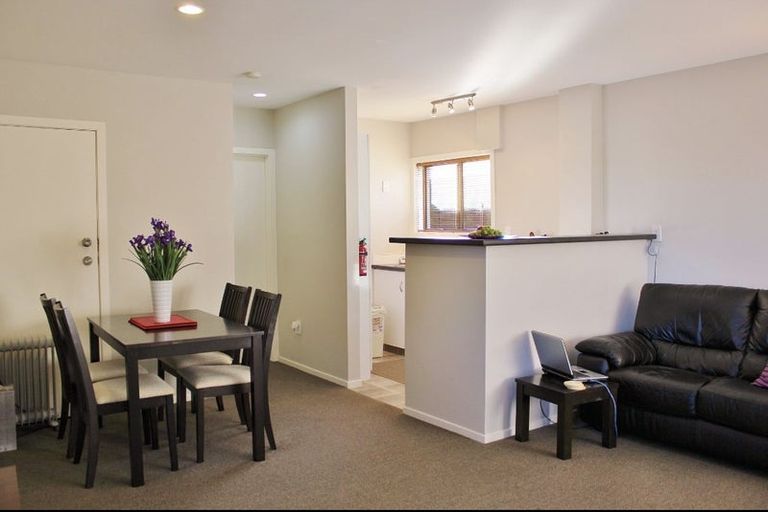 Photo of property in 1/9-11 Masterton Road, Rothesay Bay, Auckland, 0630