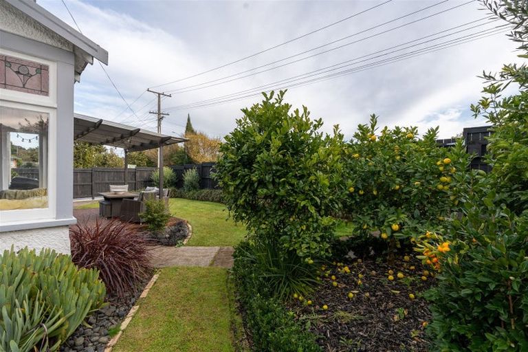 Photo of property in 13 Forest Lake Road, Forest Lake, Hamilton, 3200