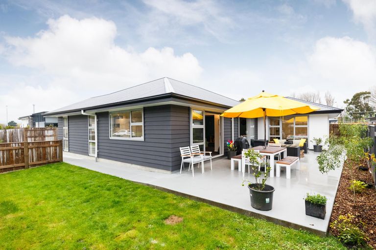 Photo of property in 14 Freedom Drive, Kelvin Grove, Palmerston North, 4414