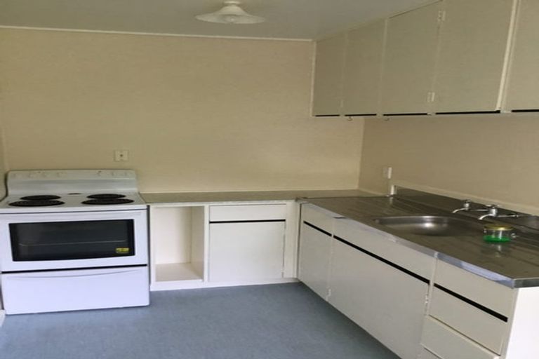 Photo of property in 31 Robertson Street, Island Bay, Wellington, 6023