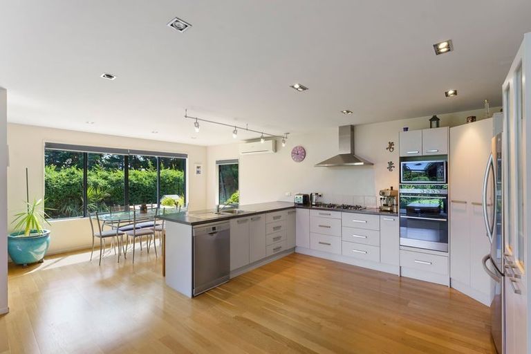 Photo of property in 24 Raukawa Road, Peka Peka, Waikanae, 5391